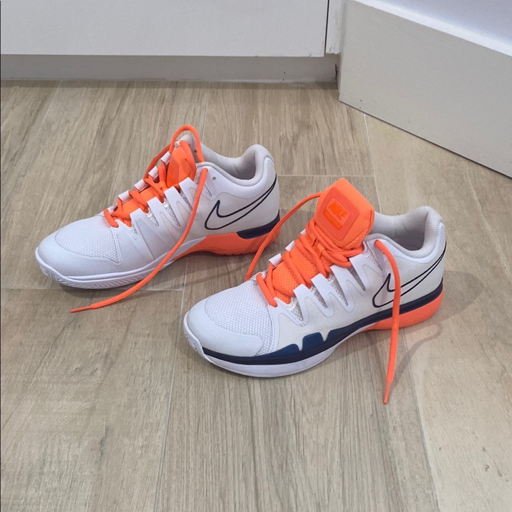 NWT Size 7.5 Nike Zoom Tennis White and Orange Sneakers